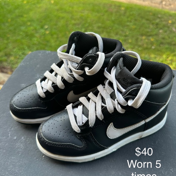 Mostly 12c boys shoes, some 11.5, 11, and 9 - Picture 3 of 9